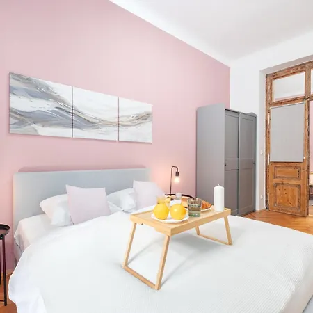 Prague Days - Modern Apts - Fast Wifi - Netflix - 7 Min Wenceslas Sq Esterno foto