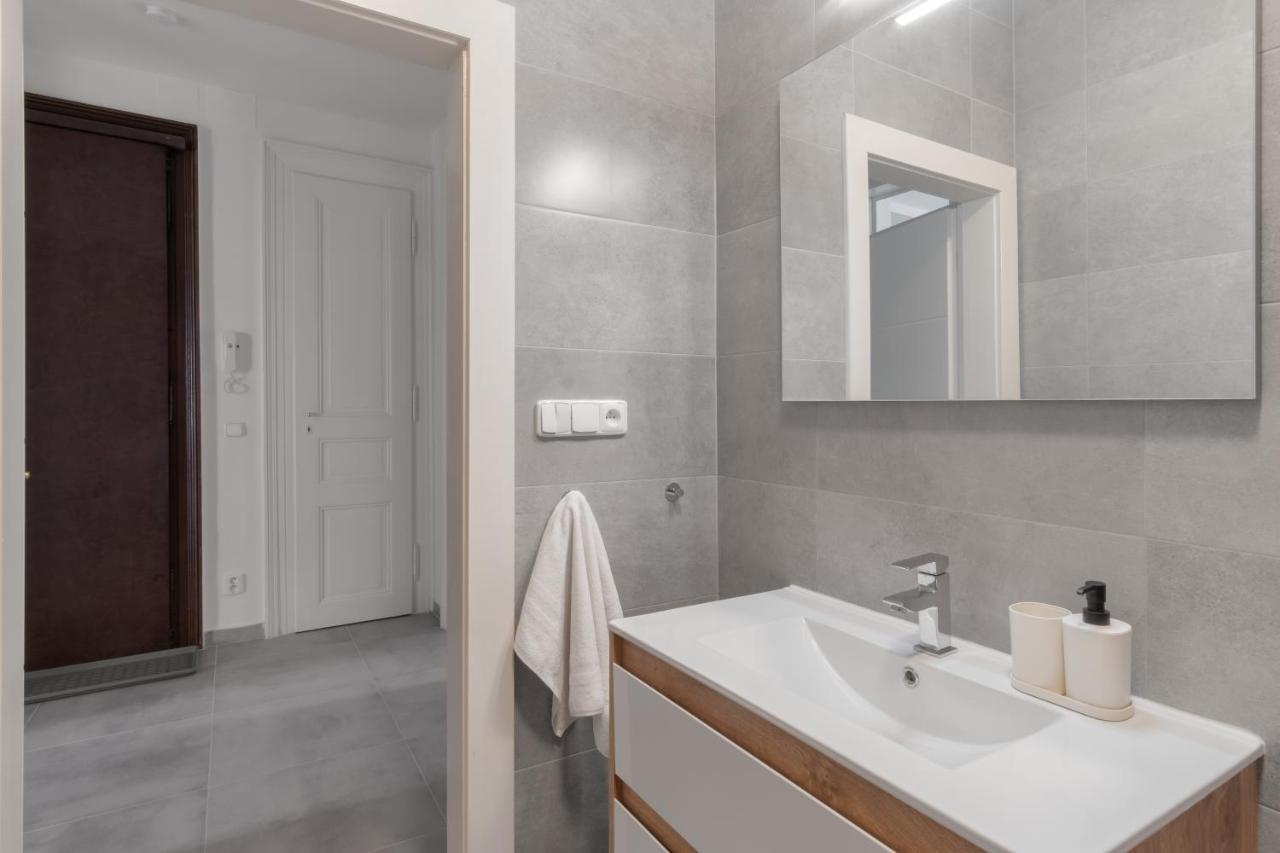 Next To Wenceslas Square By Days Apartment Prague