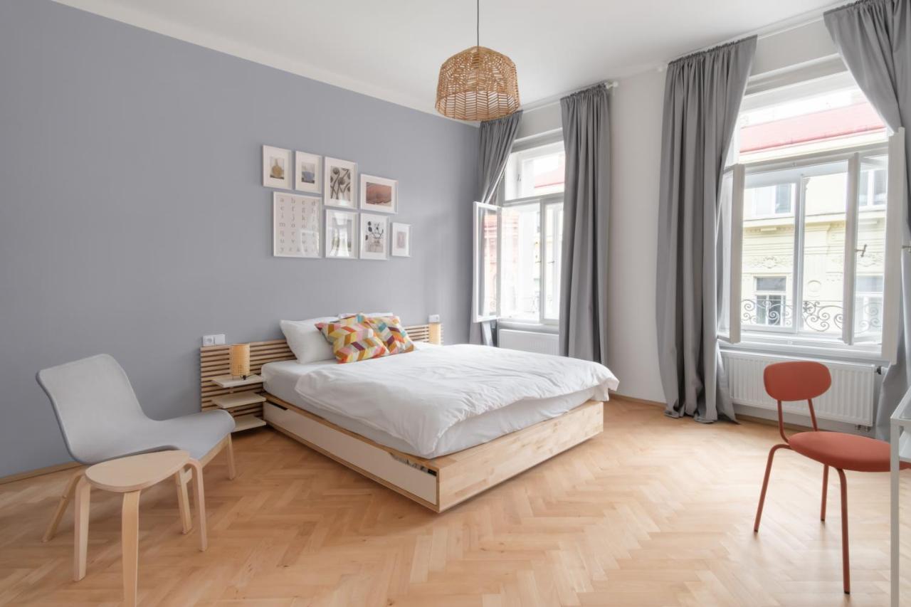 Next To Wenceslas Square By Days Apartment *