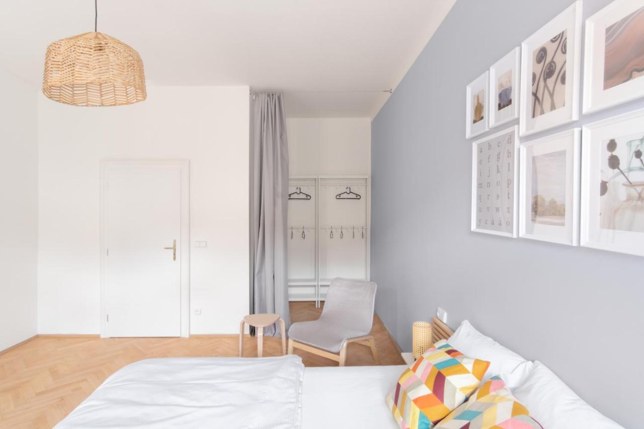 Apartment Next To Wenceslas Square By Days *