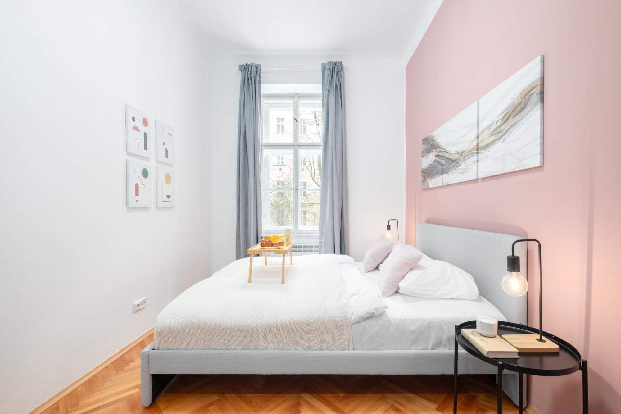 Days - Modern Apts - Fast Wifi - Netflix - 7 Min Wenceslas Sq