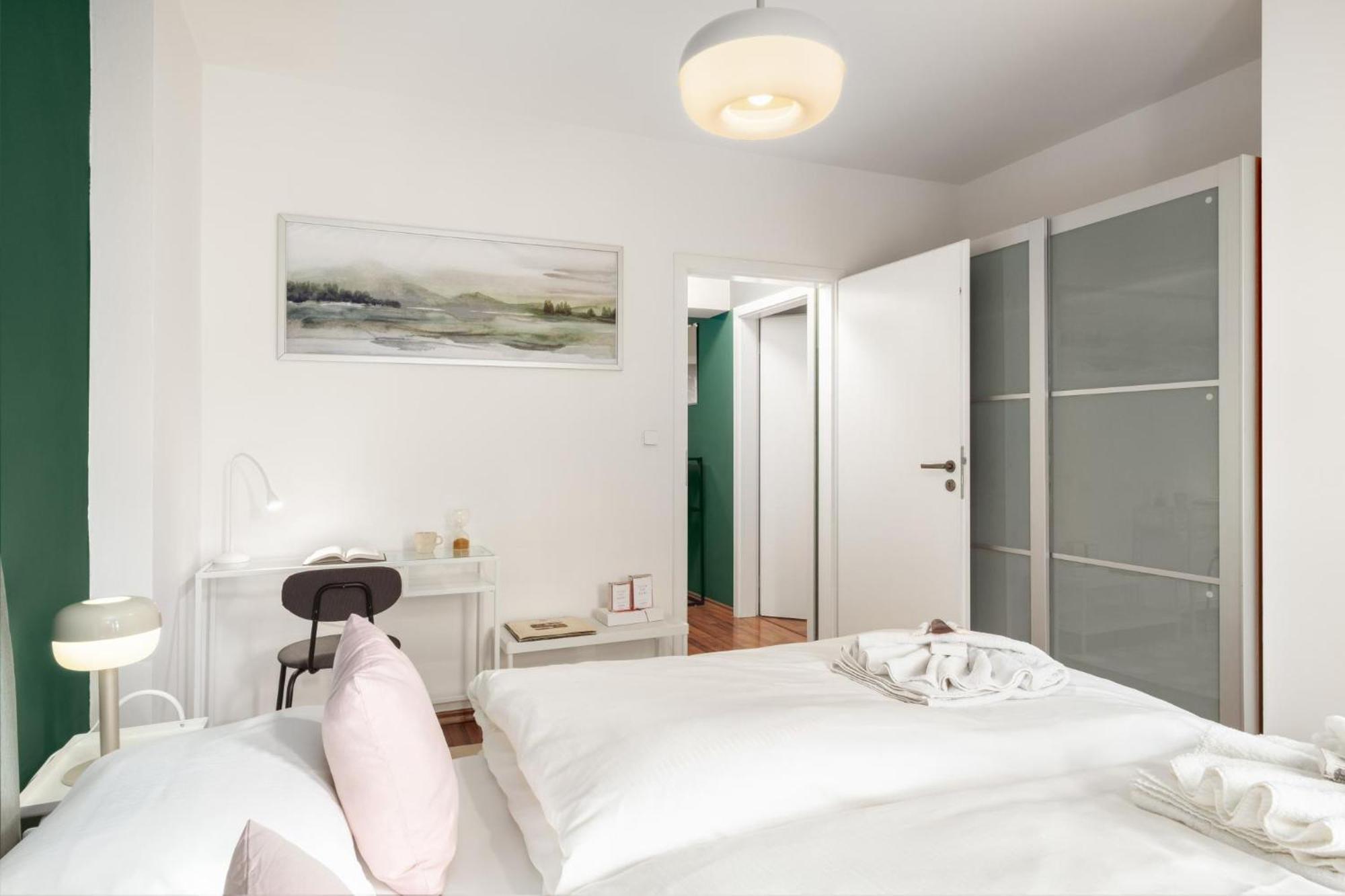Apartment Next To Wenceslas Square By Days *